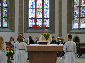 Vorstellung der Kommunionkinder in St. Crescentius (Foto: Karl-Franz Thiede)